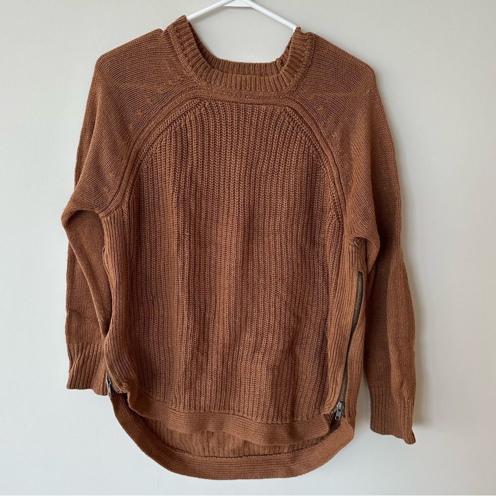 Brown knit sweater with zipper